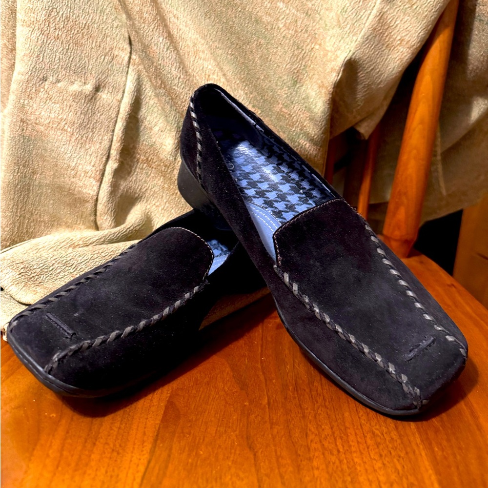 Clark’s Indigo Suede Loafers Sz 10